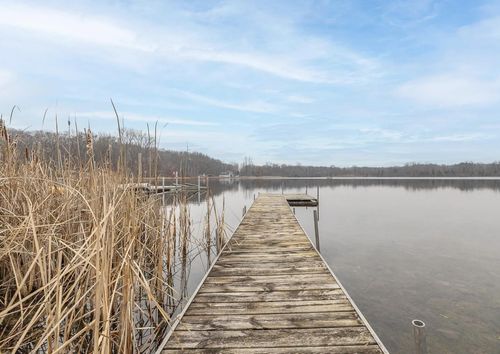 2555 Melvin Rd, Pinckney, MI, 48169-9301 | Card Image