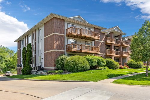 534 W Side Dr, Iowa City, IA, 52246 | Card Image