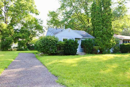 3128 Walton Ave, Flint, MI, 48504-4253 | Card Image
