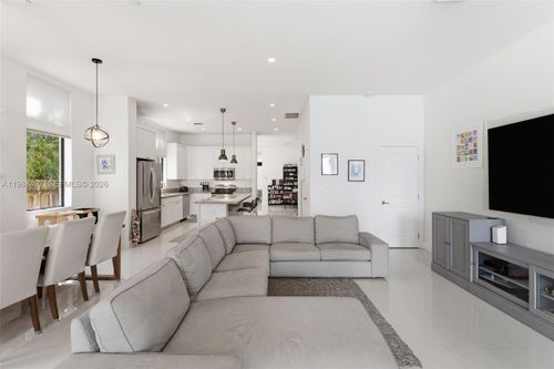 3407-3407 Day Ave, Miami, FL, 33133-5030 | Card Image