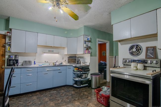 36 Carter St, Home with 8 bedrooms, 3 bathrooms and 3 parking in Killingly CT | Image 12