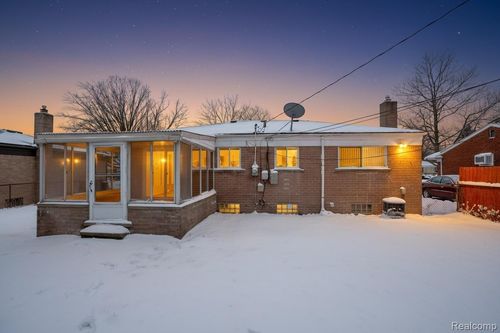 16141 Lois Dr, Roseville, MI, 48066-4725 | Card Image