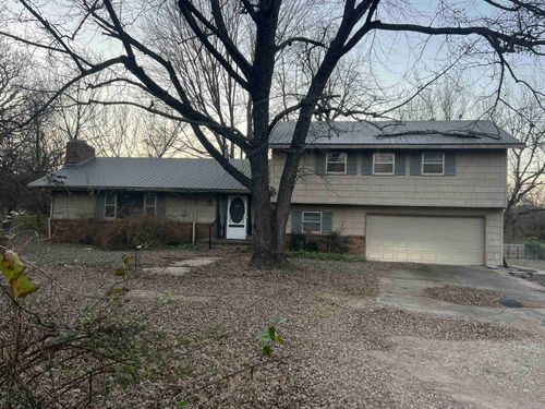 2215 N 8th St, Arkansas City, KS, 67005-4101 | Card Image