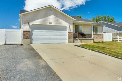 633 Wildrose Dr, House other with 5 bedrooms, 2 bathrooms and 2 parking in Grantsville UT | Image 3