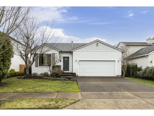 426 Inglewood Ln, Woodburn, OR, 97071-7625 | Card Image
