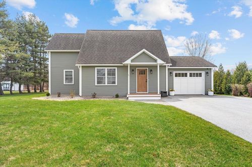 6 Vivian Ln, Saint Albans, VT, 05478-5002 | Card Image