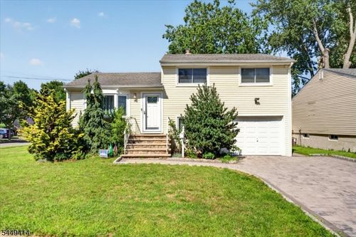 26 Cedar Dr, Rochelle Park, NJ, 07662-3202 | Card Image