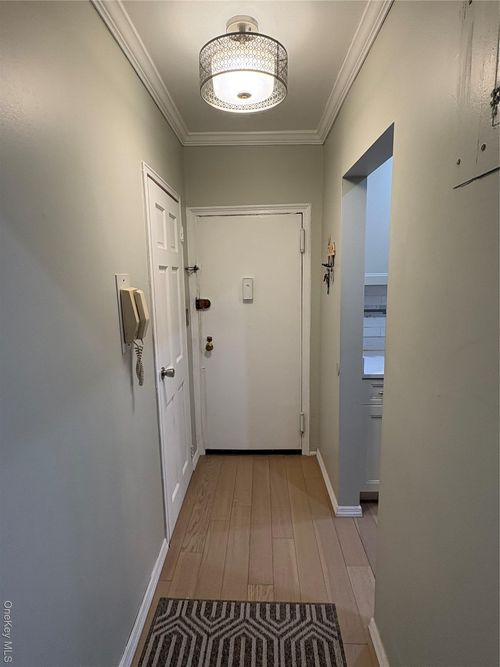 apt-2-305 Sixth Ave, Pelham, NY, 10803-1220 | Card Image