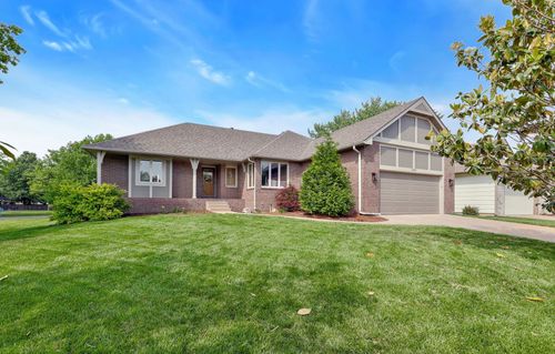 2501 N Fox Run, Wichita, KS, 67226-3608 | Card Image