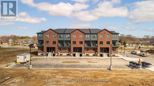 72-470 Darcy Dr, Strathroy, ON, N7G0C8 | Card Image