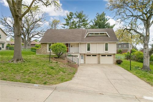 4329 Stonecrest Dr, Saint Joseph, MO, 64506-3138 | Card Image