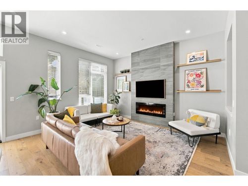 4682 Capilano Rd, North Vancouver, BC, V7R4K3 | Card Image