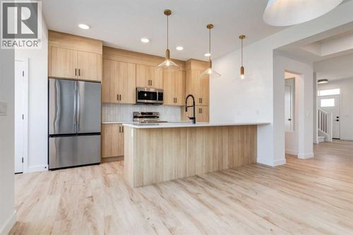 454 River Ave, Cochrane, AB, T4C3B8 | Card Image