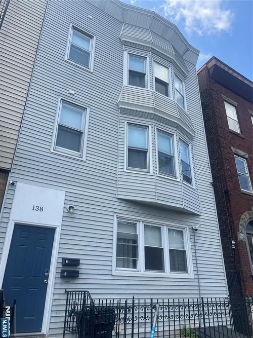 138 New York Ave, Newark, NJ, 07105-1221 | Card Image
