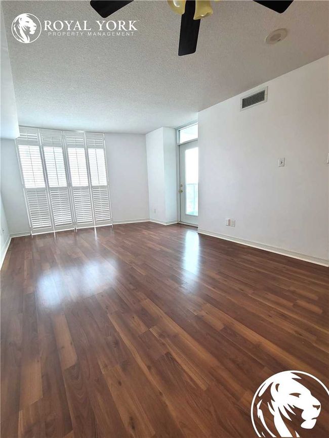 9 George St N, Condo with 2 bedrooms, 2 bathrooms and 1 parking in Brampton ON | Image 5