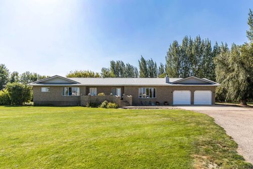 10316 Range Road 75, Rural Cypress County, AB, T0K1Z0 | Card Image