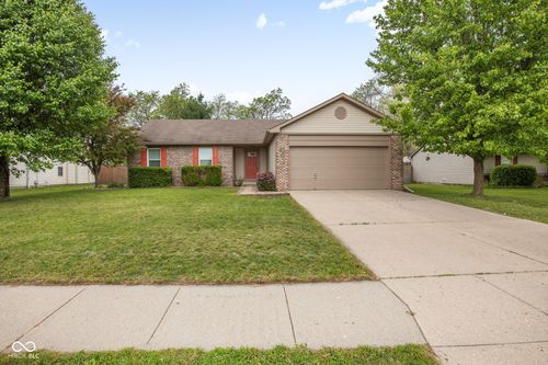 818 Center St, Greenfield, IN, 46140-3141 | Card Image