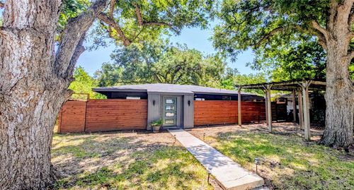 922 Haynes St, San Marcos, TX, 78666-7008 | Card Image