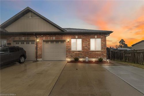32-1038 Colborne St, Brantford, ON, N3S3T6 | Card Image