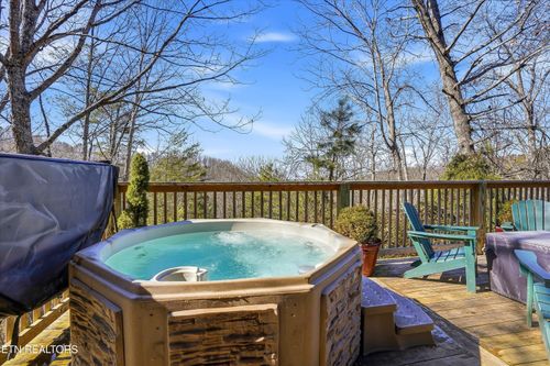 1815 Taylor Way, Sevierville, TN, 37876-8748 | Card Image