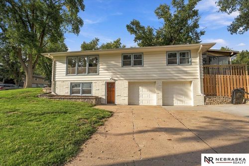 1009 S Madison Street, Papillion, NE, 68046 | Card Image