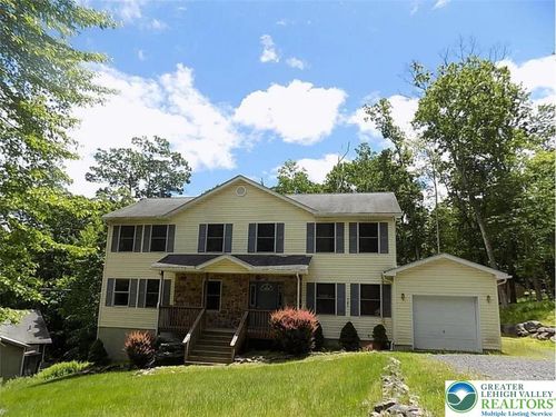 217 St Andrews Dr, Bushkill, PA, 18324-8927 | Card Image