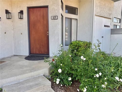 27 Willowcrest Ln, Pomona, CA, 91766 | Card Image