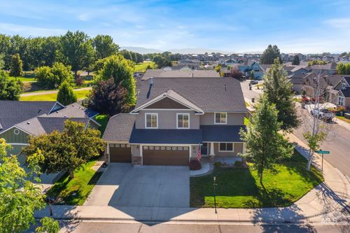 926 N Oxwich Ave, Meridian, ID, 83642-7859 | Card Image