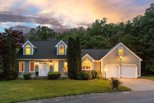 7 Humiston Cir, Westford, MA, 01886-4058 | Card Image