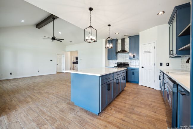 125 Hilltop Cir, House other with 3 bedrooms, 3 bathrooms and null parking in Mathis TX | Image 6