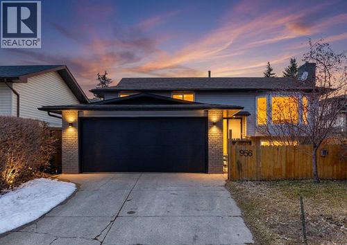 956 Bracewood Rise Sw, Calgary, AB, T2W3C9 | Card Image