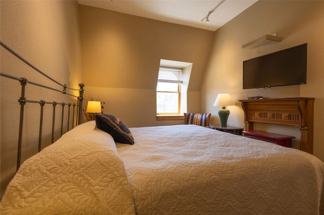 Bedroom featuring rail lighting | Image 15