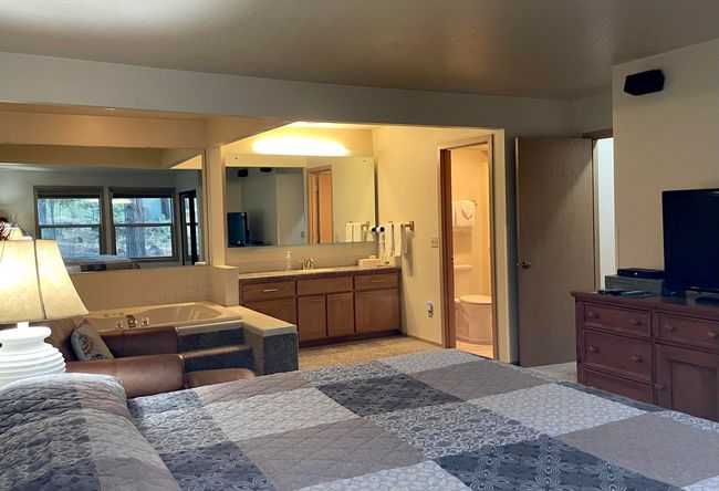 20-Primary Bedroom-Jettub-Vanity-Bathroo | Image 20