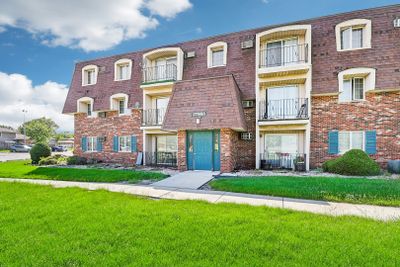 303 - 17985 Amherst Court, Condo with 2 bedrooms, 1 bathrooms and 1 parking in Country Club Hills IL | Image 1