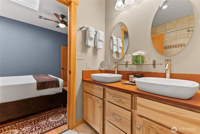 Double sinks and loads of natural light. | Image 18