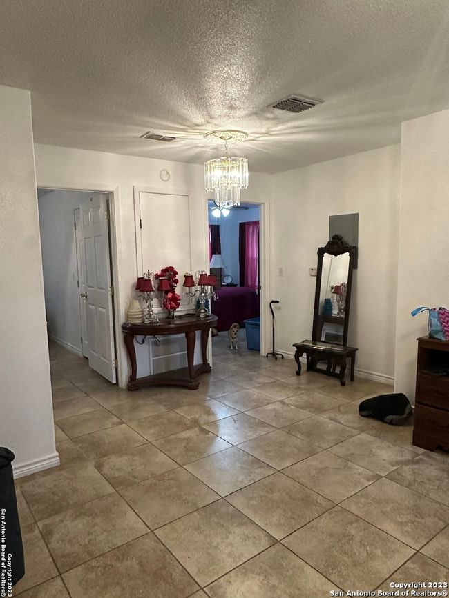 429 Wingate St, House other with 2 bedrooms, 2 bathrooms and null parking in La Pryor TX | Image 4