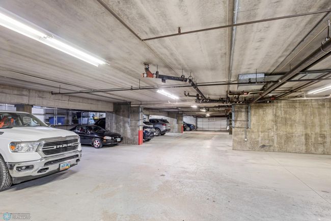 Heated parking garage with wash bay | Image 20