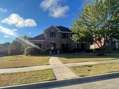 View of front of property with a front yard | Image 1