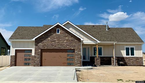 2740 Heathrow Ave, Casper, WY, 82609-3887 | Card Image