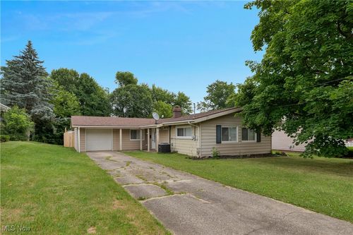 476 Blossom Ave, Campbell, OH, 44405-1433 | Card Image