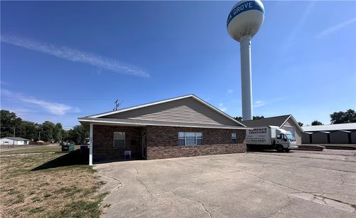 403 S Sycamore St, Villa Grove, IL, 61956-1825 | Card Image