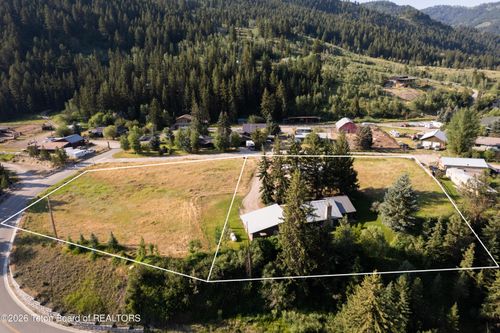 1805 E River Dr, Jackson, WY, 83001-9188 | Card Image