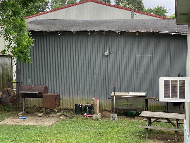 Side of Garage in back yard | Image 37