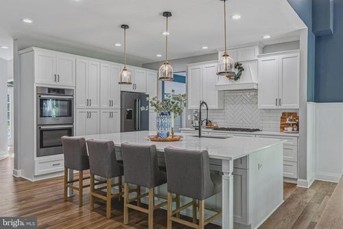 5068 Dawn Ct, WARRENTON, VA, 20187-8902 | Card Image