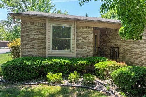 458 Sandehurst Dr, Grand Blanc, MI, 48439-1556 | Card Image