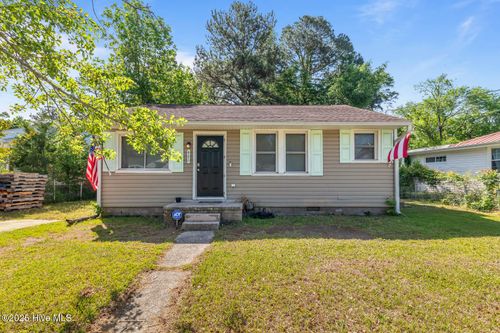 426 New River Dr, Jacksonville, NC, 28540-6006 | Card Image