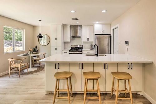 6204 Wagon Bnd, Austin, TX, 78744-3550 | Card Image