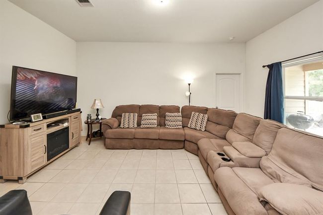 Plenty of room for large furniture | Image 6