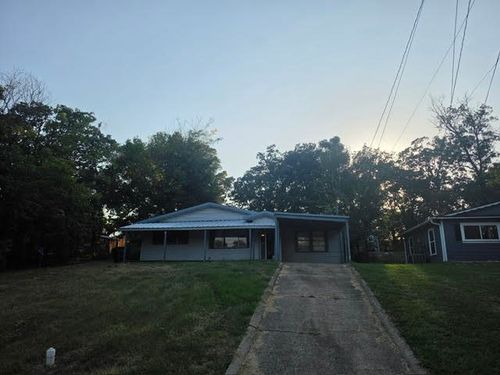 1011 Park Dr, Denison, TX, 75020-1228 | Card Image