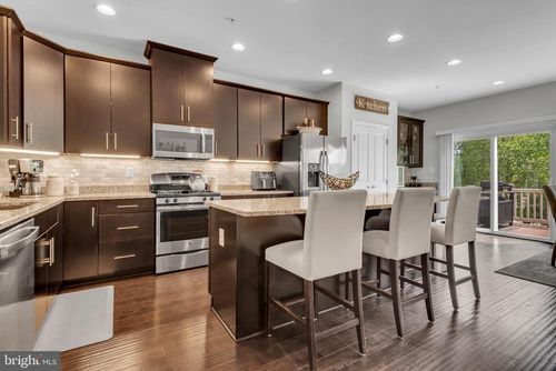 8121 Hickory Hollow Dr, GLEN BURNIE, MD, 21060-8639 | Card Image